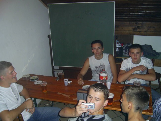 17.8.07- Slini praznuje 18let  - foto povečava