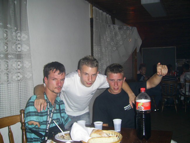 17.8.07- Slini praznuje 18let  - foto povečava