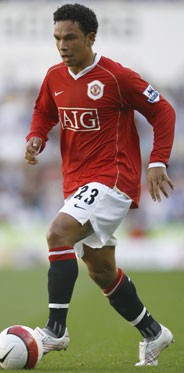 Kieran Richardson pelje nov proti napad Man. Uniteda proti Readingu