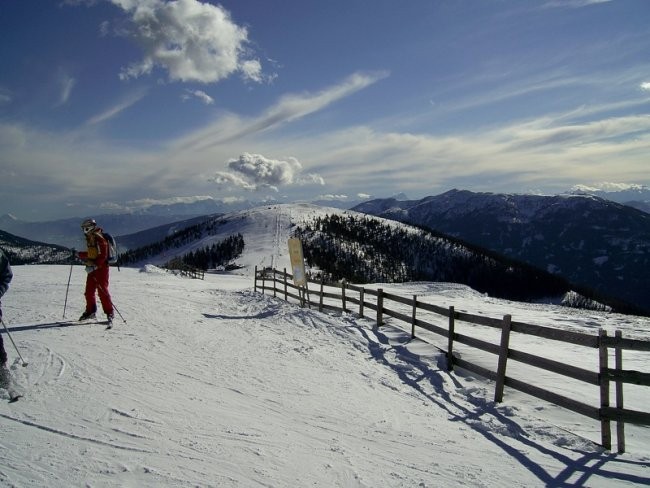 Petra pa naš tekmovalni breg v odzadju