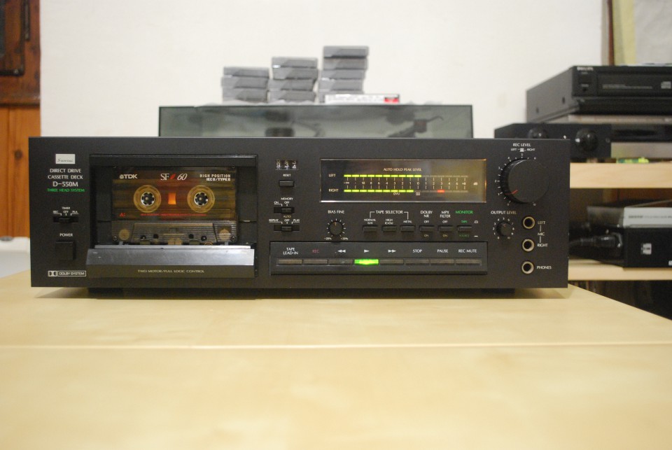 Sansui D-550 - foto povečava