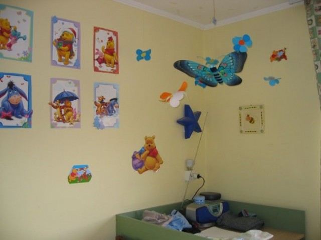 Otroška soba- metulja nisem naredila sama, rožice pa