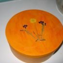 škatla (ni moja izdelava)- akrilne barve, lak za raspokanje in suho cvetje