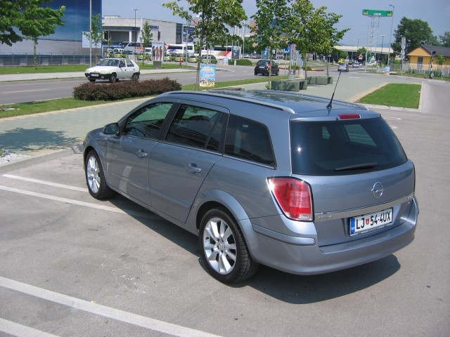 Opel Astra - foto