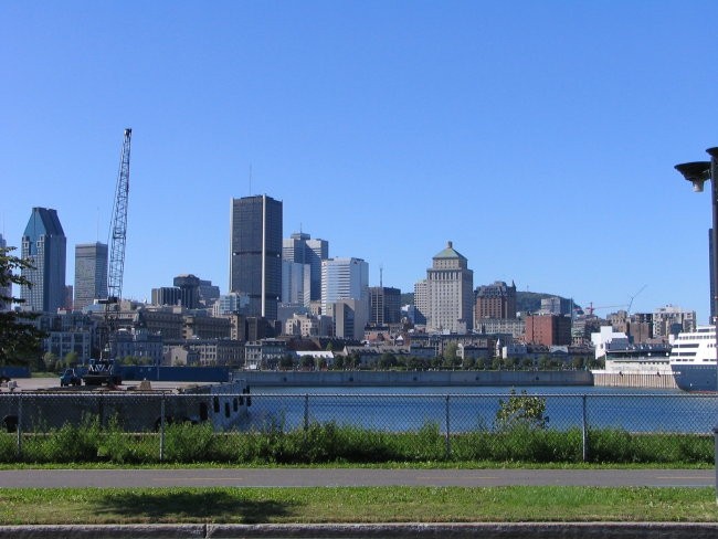 Pogled na mesto iz pristanišča
