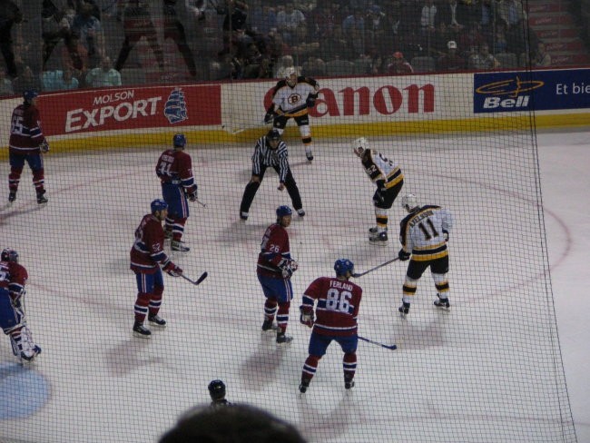 Hokej, številka 1 v Kanadi - Montreal Canadiens proti ... v glavnem so letele palice visok