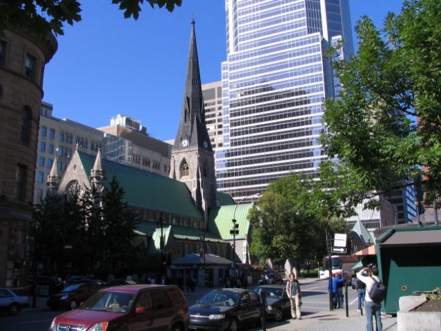 Stara cerkev v srediscu Montreala med stolpnicami