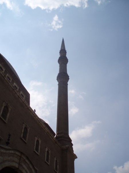 Eden od stolpov mošeje