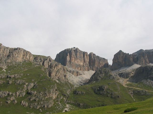 tista mahjna pikica na vrhu je postaja gondole