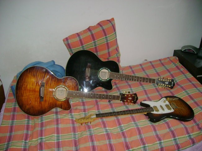 Moje kitare - foto povečava