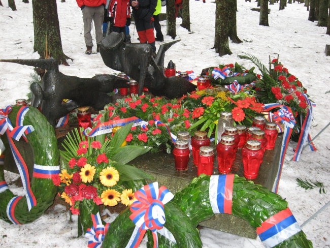 Spomenik padlemu Pohorskemu bataljonu pri Treh žebljih