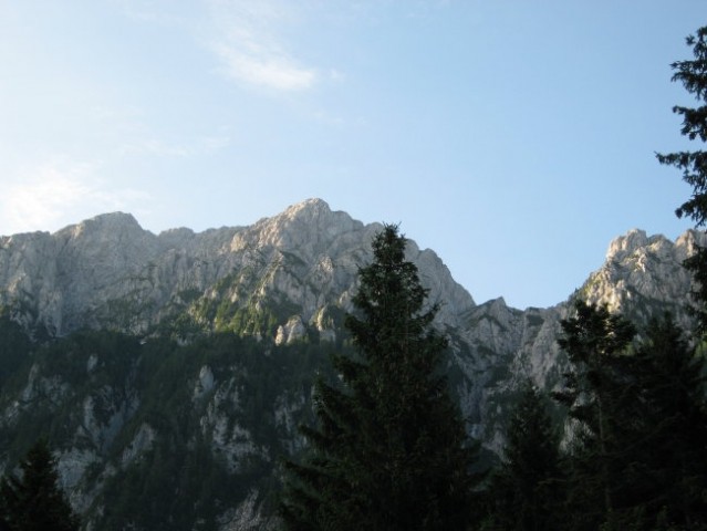 Smer hoje: Dom pod Storžičem (1123 m) - Storžič (2132 m) - Dom pod Storžičem (1123 m) Čas 