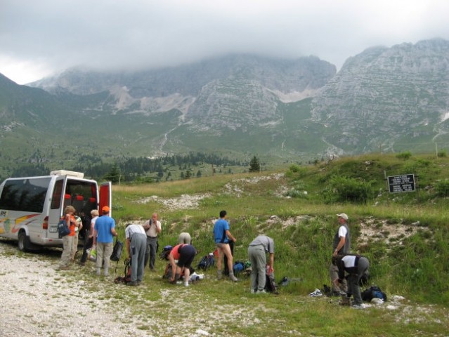 Smer hoje: Pecol (1510 m) - Rifugio di Brazza (1660 m) - Montaž (2753 m) - Pecol (1510 m) 
