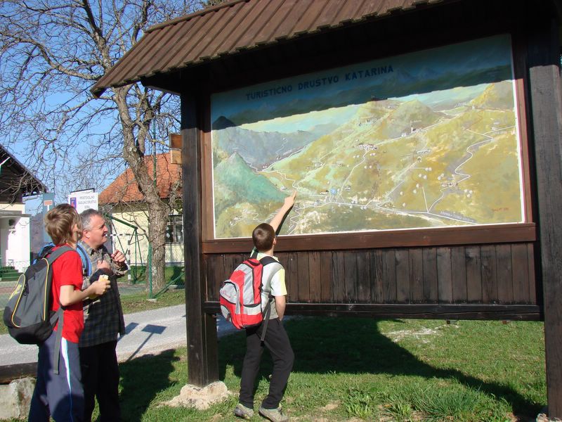 Grmada_tošč-april+ogledna 2011 - foto povečava