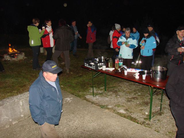 Pohod ob polni luni na Zavrh (dec.2011) - foto